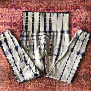 Yelete NWOT tie blue dye size medium compression athletic leggings sz Me…